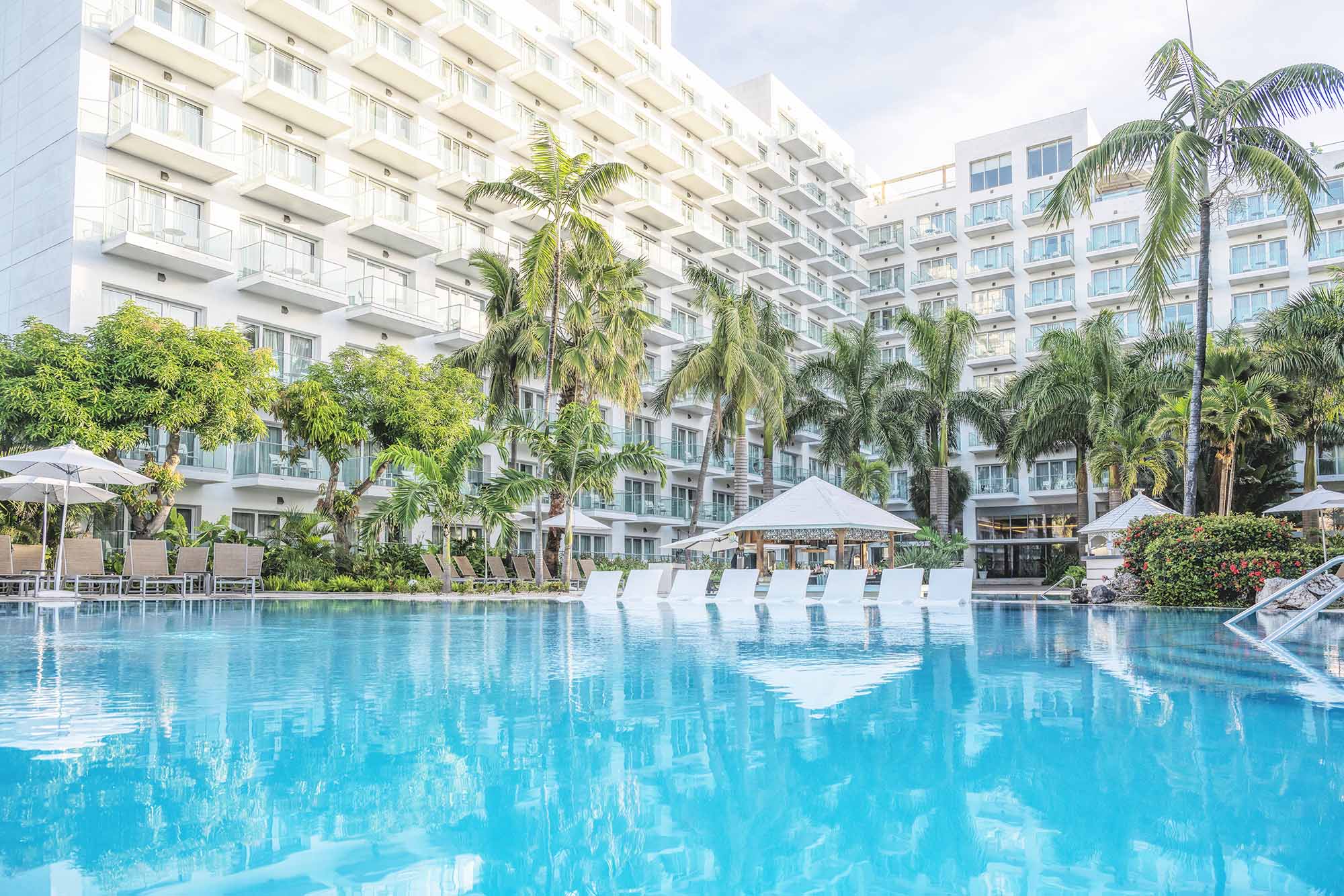 MB_Pool_Oasis_SunLoungers_2025_03