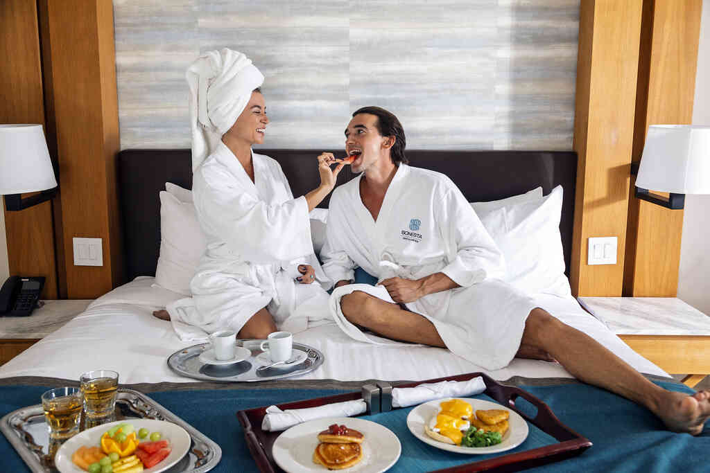OP_Suite_RoomService_Lifestyle-006