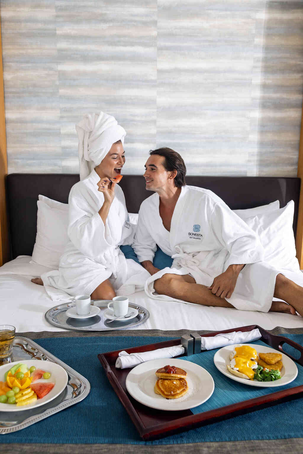OP_Suite_RoomService_Lifestyle-007