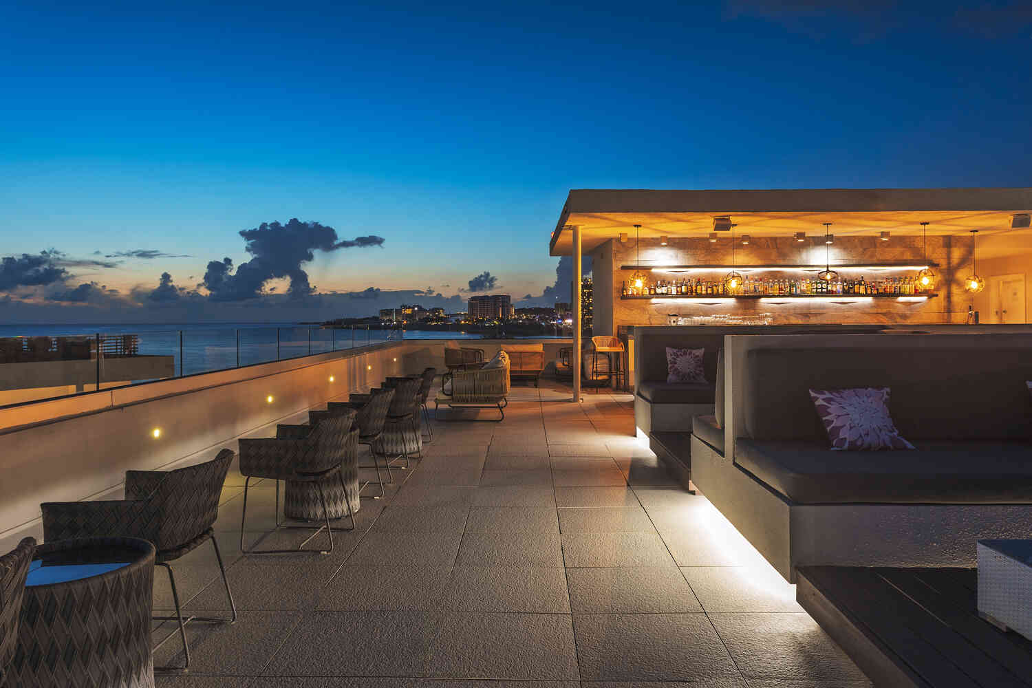 social event at the sunset lounge in st maarten