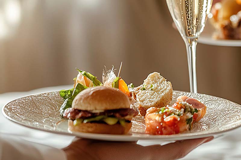 ultimate-club-room_service